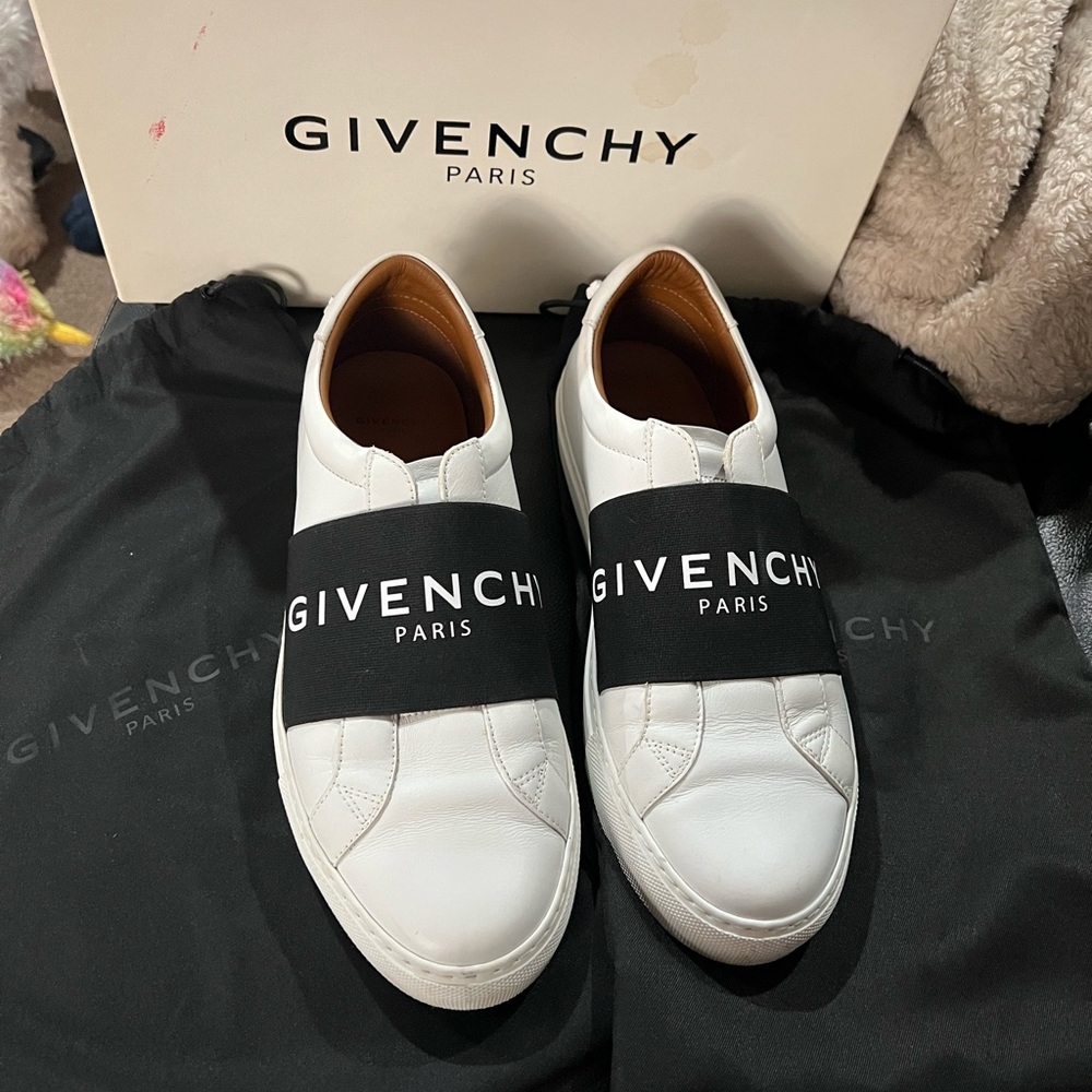 City Court Logo Strap Sneaker